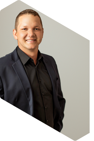 Kamil Żmuda-Trzebiatowski - portret. Właściciel Brastech - Meble dla firm i przemysłu