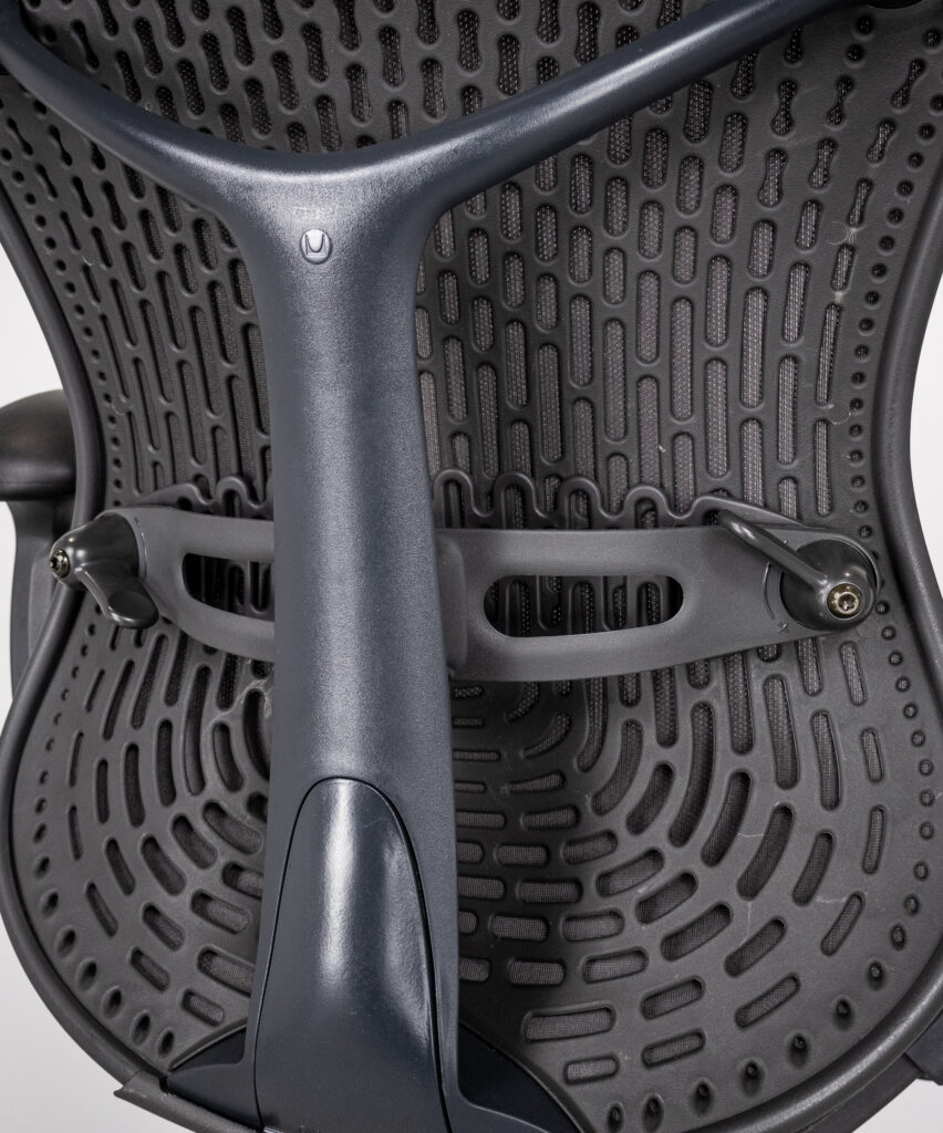 Herman Miller Mirra 1 - co go wyróżnia na tle innych foteli? 84 Fotel biurowy Herman Miller Mirra