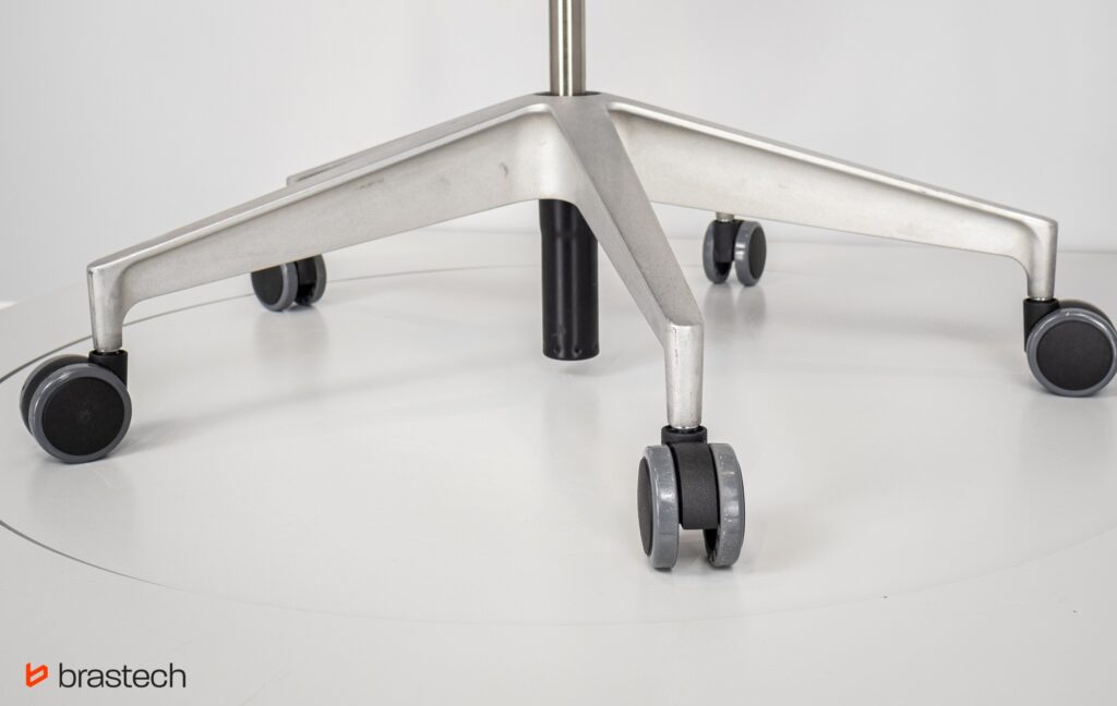 Jak wymienić kółka w fotelu obrotowym? Poradnik ze zdjęciami. 95 Jak wymienić kółka w fotelu obrotowym? Poradnik ze zdjęciami.