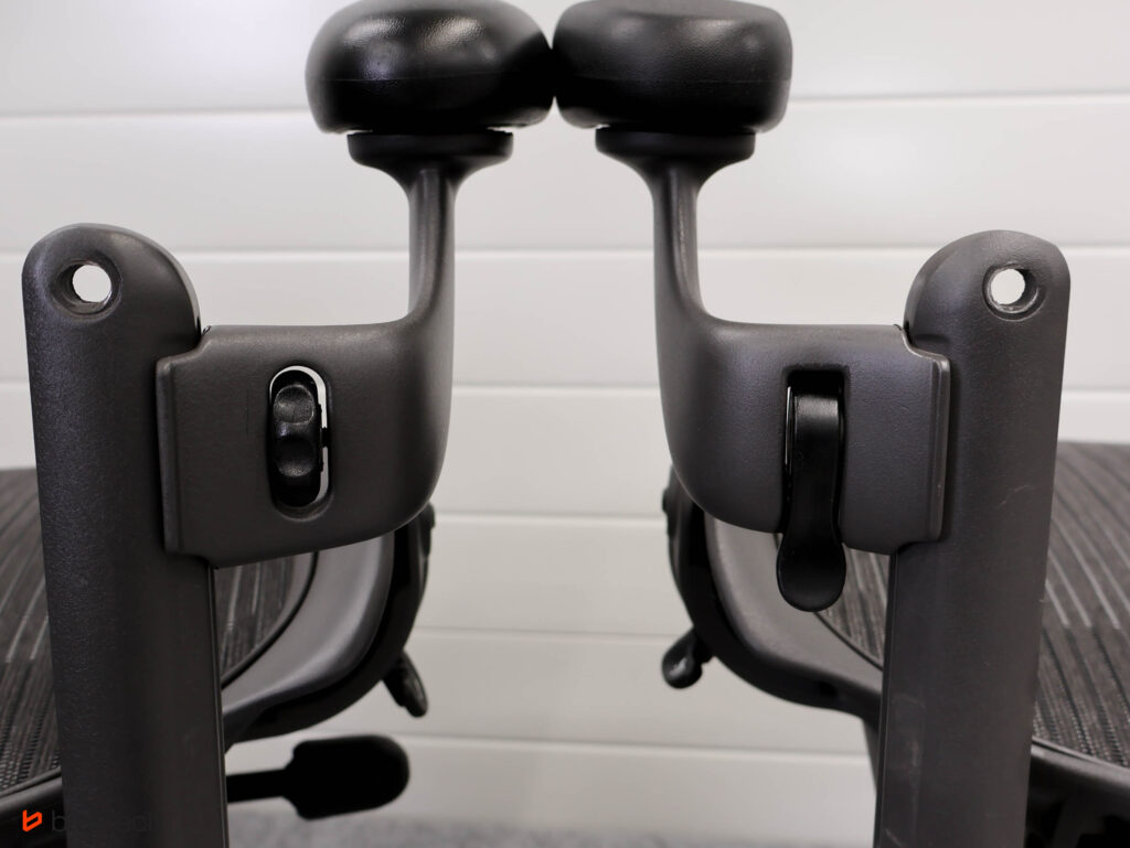 Jak naprawić podłokietnik Herman Miller Aeron Classic – krok po kroku do rozwiązania 73 Jak naprawić podłokietnik Herman Miller Aeron Classic – krok po kroku do rozwiązania