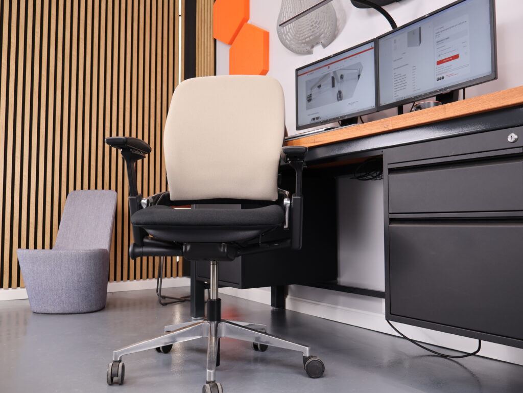 Jaki fotel do pracy przy komputerze wybrać? Podpowiadamy. 102 Jaki fotel do pracy przy komputerze wybrać? Podpowiadamy.